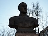 Памятник Д. В. Емлютину